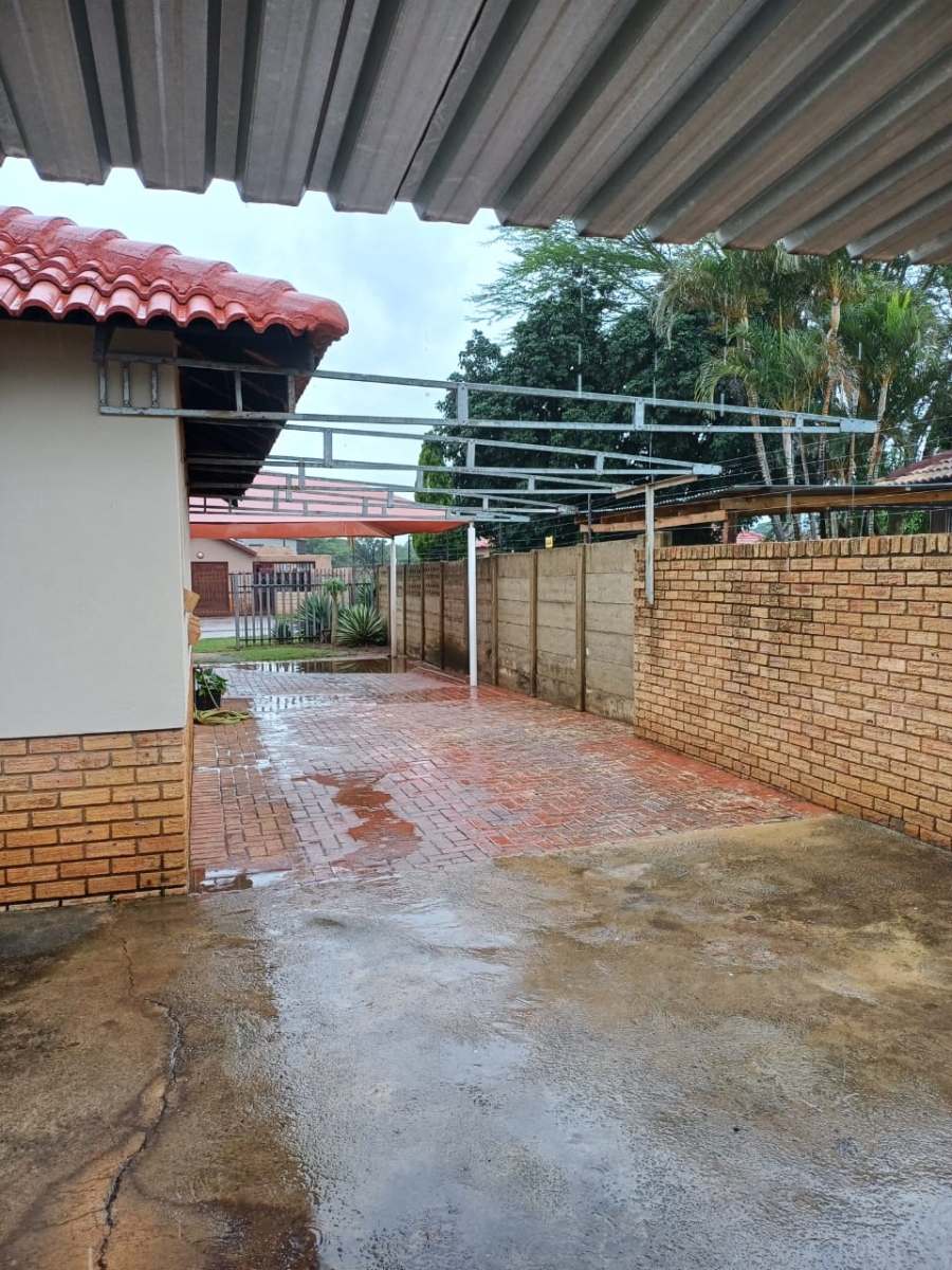  Bedroom Property for Sale in Mooinooi North West